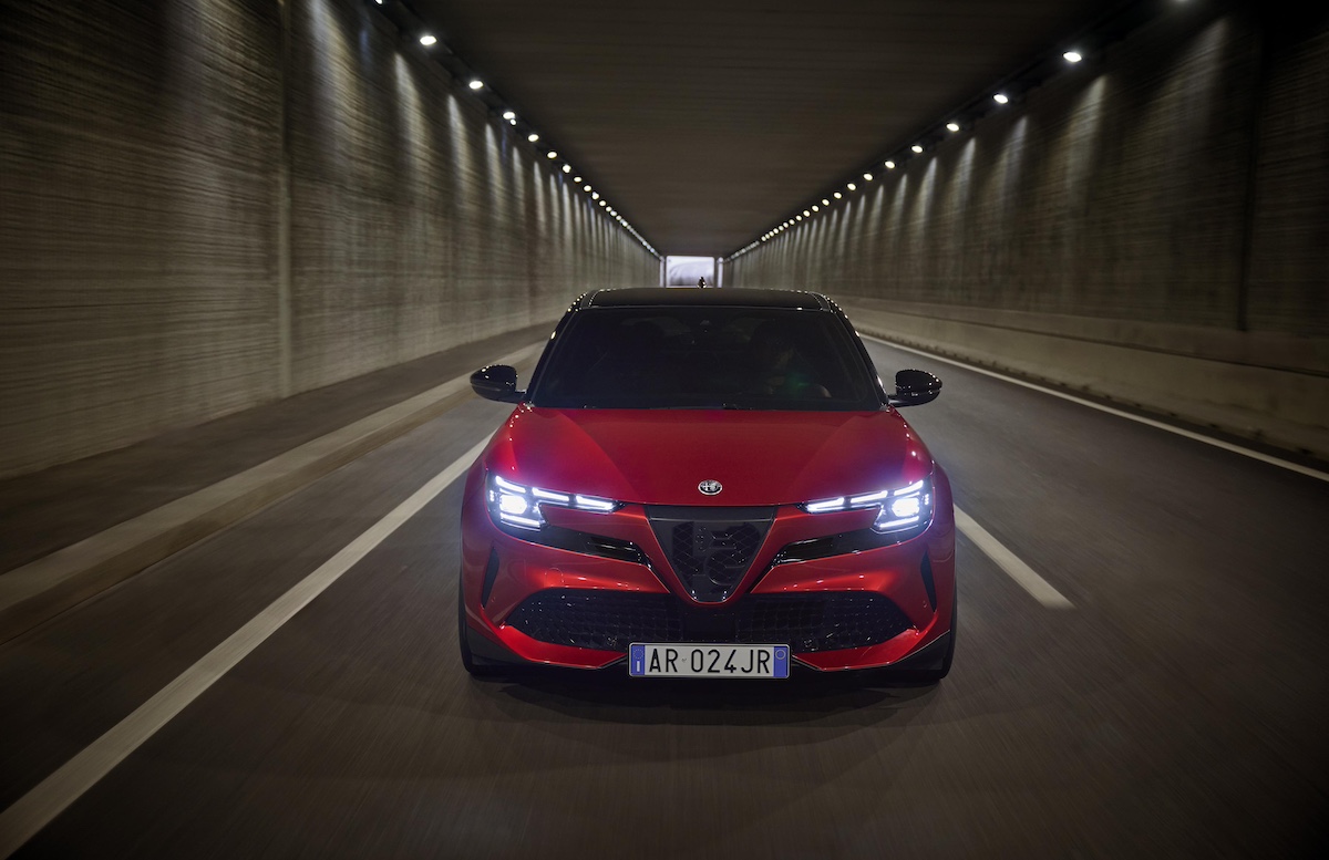 Alfa Romeo Junior Ibrida: sportività e sostenibilità arriva in tutti i concessionari italiani