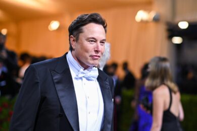 Tesla recupera terreno tagliando i costi: utile in accelerata del 17%. Il titolo brinda a Wall Street