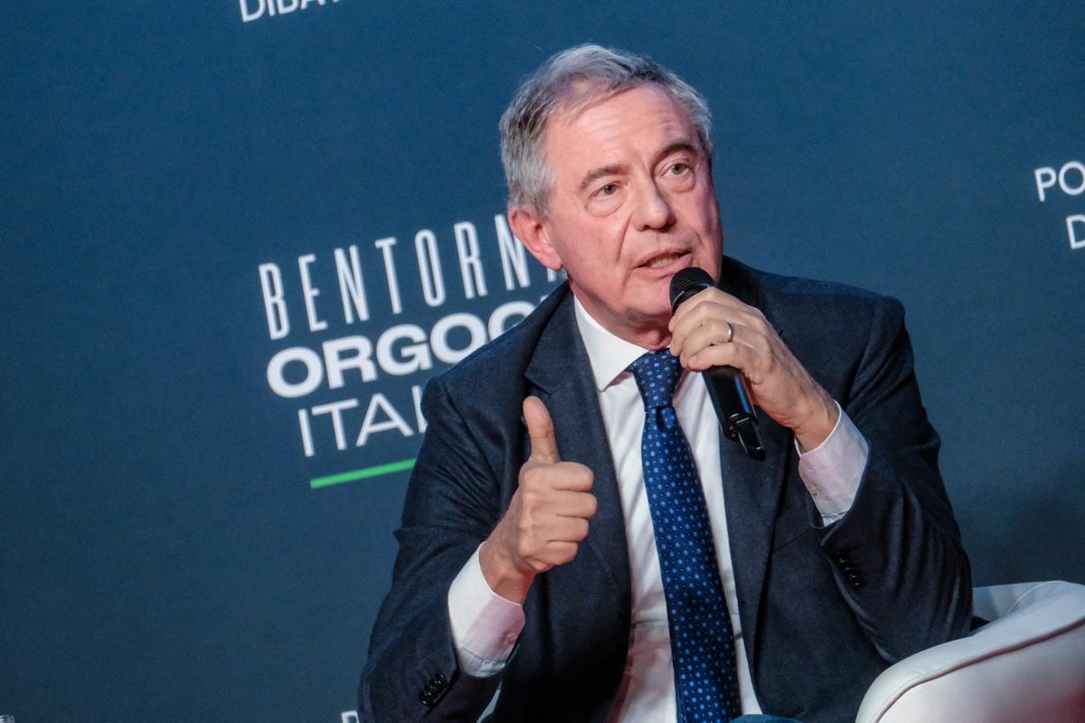 Governo, Adolfo Urso denuncia Il Domani: le mie riunioni registrate. Spunta anche un esposto alla Procura Governo, Adolfo Urso denuncia Il Domani: le mie riunioni registrate. Spunta anche un esposto alla Procura