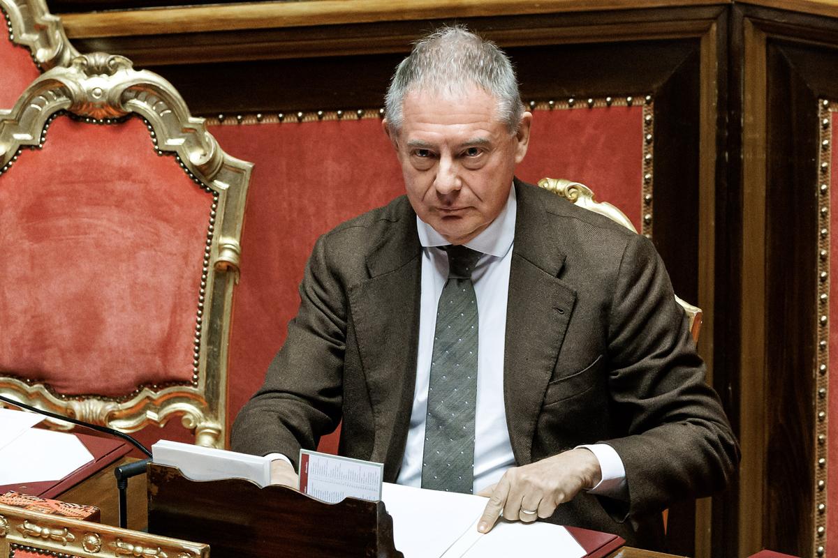 Governo, Adolfo Urso denuncia Il Domani: le mie riunioni registrate. Spunta anche un esposto alla Procura Governo, Adolfo Urso denuncia Il Domani: le mie riunioni registrate. Spunta anche un esposto alla Procura