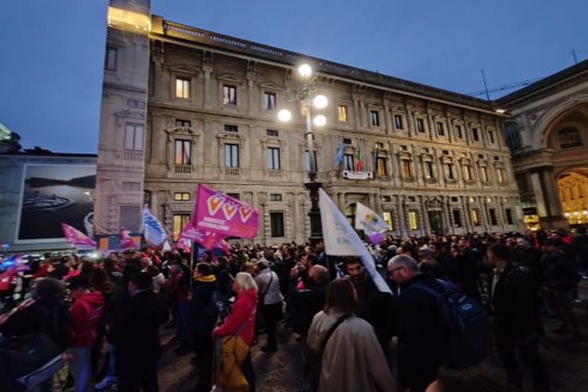 Gpa, “E’ l’amore che crea una famiglia”: manifestazione davanti al Comune di Milano Gpa, “E’ l’amore che crea una famiglia”: manifestazione davanti al Comune di Milano