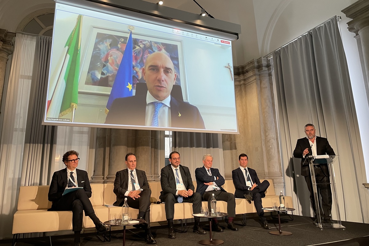 Sulla strada della sostenibilità: la sfida internazionale dell’elettrificazione del trasporto merci su gomma Sulla strada della sostenibilità: la sfida internazionale dell’elettrificazione del trasporto merci su gomma