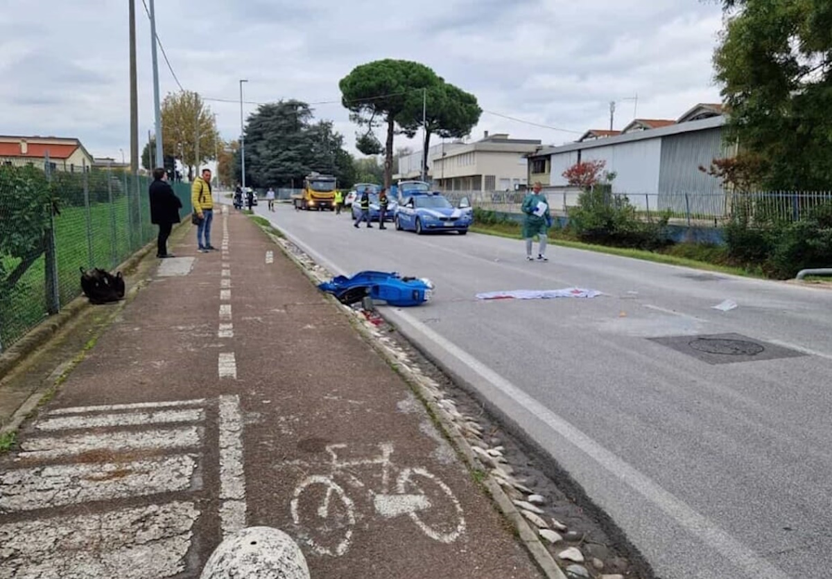 Treviso, muore a 15 anni andando a scuola: terribile scontro tra auto e scooter Treviso, muore a 15 anni andando a scuola: terribile scontro tra auto e scooter