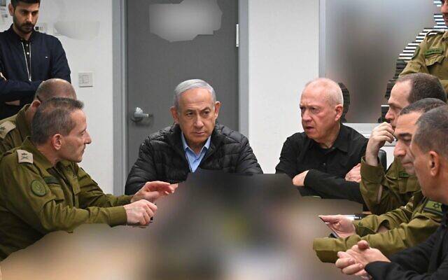 Israele e l’attacco all’Iran: “Più che militare è politico. Rientra in un sanguinoso balletto diplomatico” Israele e l’attacco all’Iran: “Più che militare è politico. Rientra in un sanguinoso balletto diplomatico”
