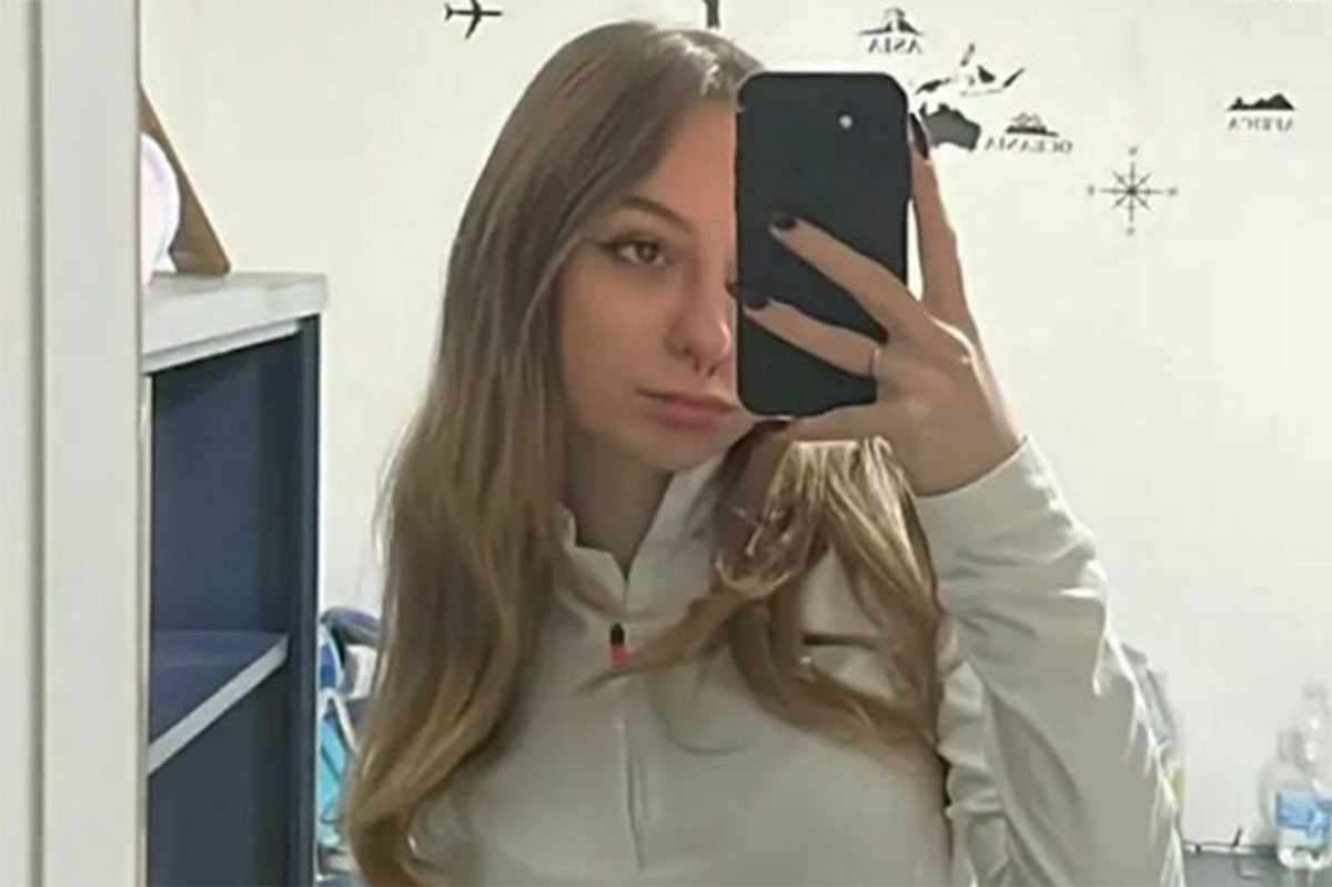Galleria foto 'Costa Volpino, omicidio nella notte: ragazza accoltellata in casa, sangue sul pianerottolo. Arrestato un diciannovenne' - foto 1