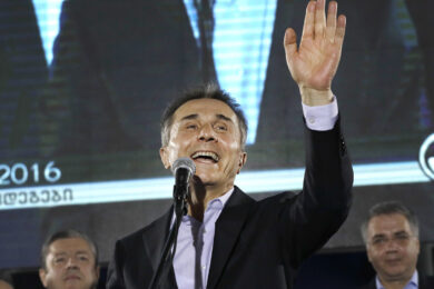Il Sogno Georgiano di Ivanishvili si assicura un altro mandato con il 54,08% delle preferenze. Ma la presidente: “Voto falsificato”