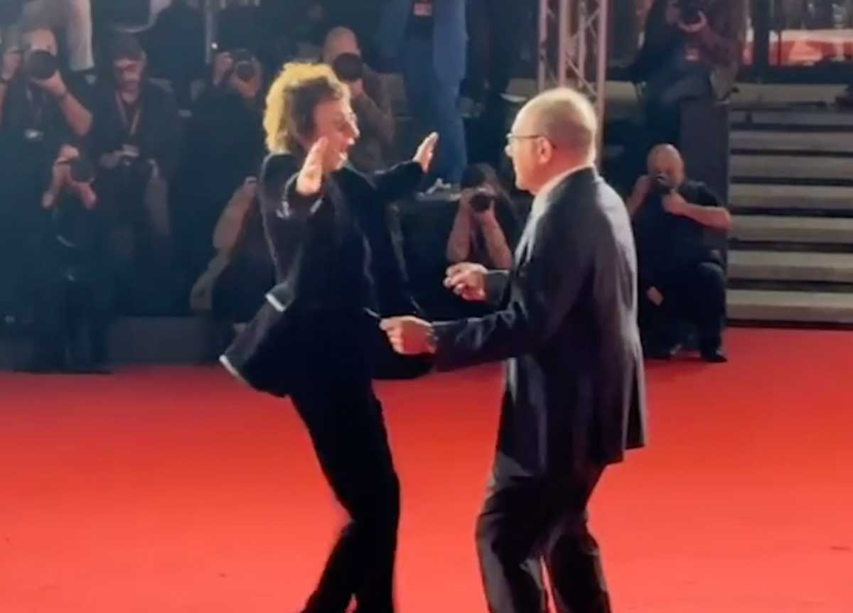 Carlo Verdone mattatore del Festival del Cinema: il rock ‘n roll con Gianna Nannini sul red carpet entra nella storia