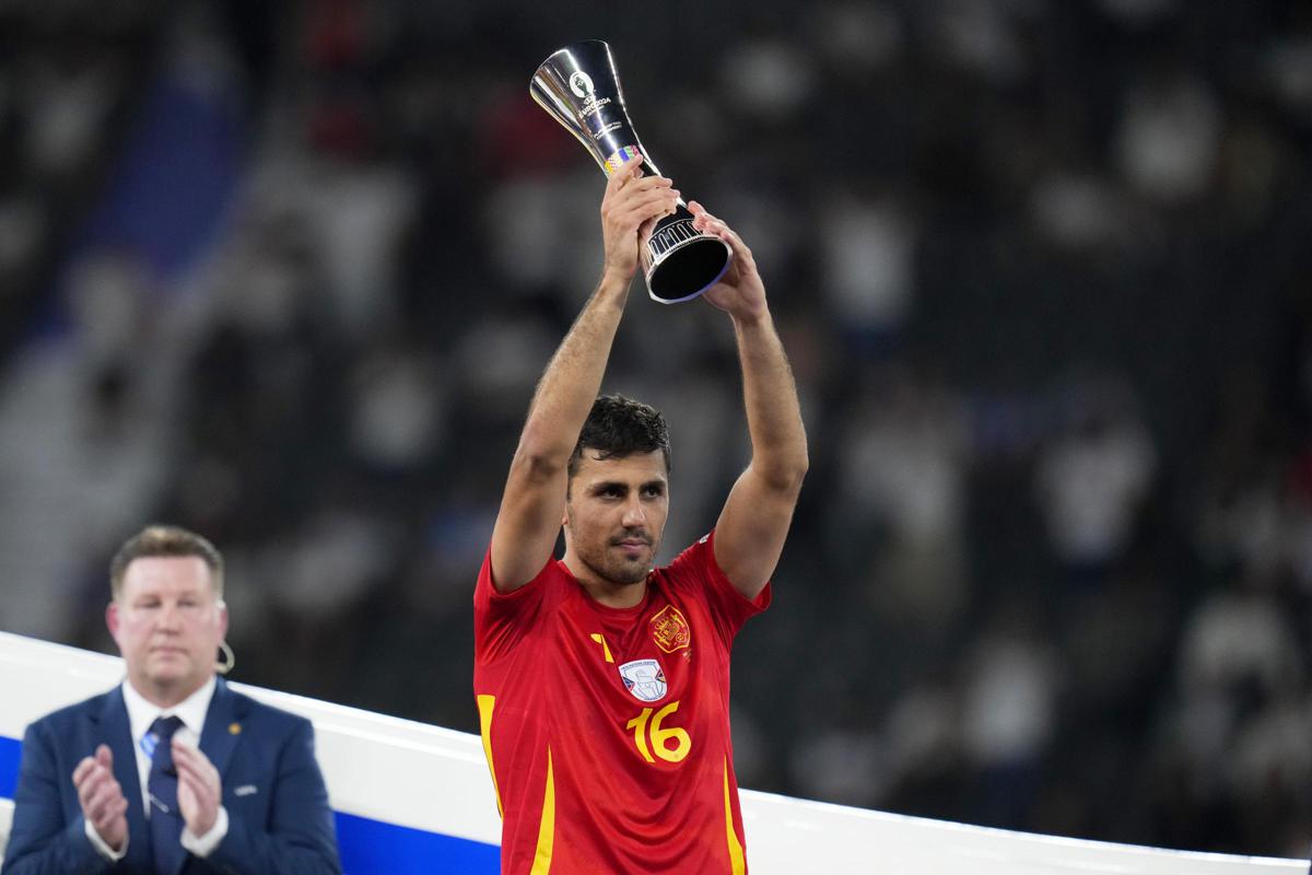 Pallone d’Oro 2024, Vinicius? Macchè. Vince Rodri. Real Madrid beffato: i merengues non si presentano Pallone d’Oro 2024, Vinicius? Macchè. Vince Rodri. Real Madrid beffato: i merengues non si presentano