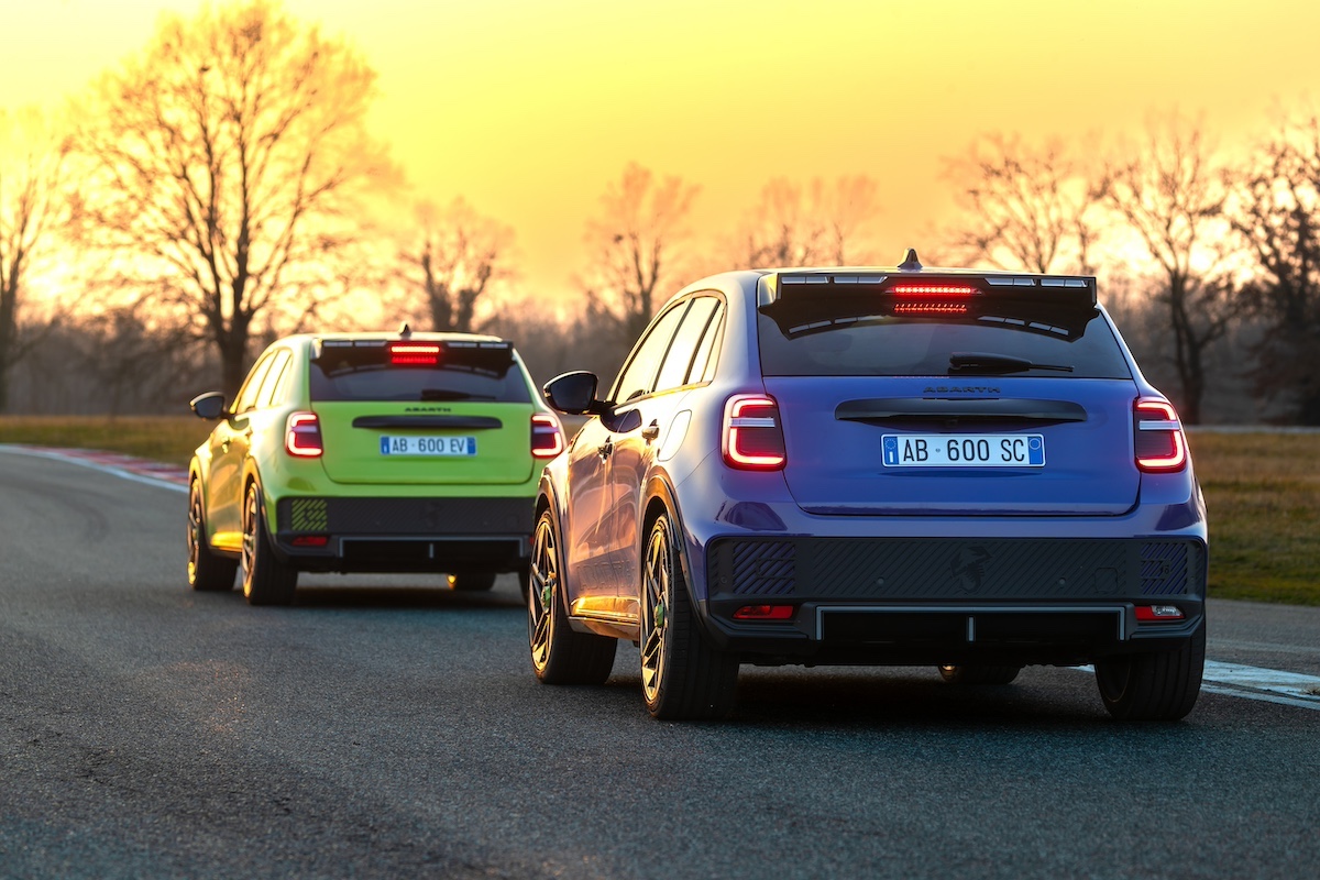 Nuova Abarth 600e: la potenza elettrica celebra il brand con la campagna “Temptation”