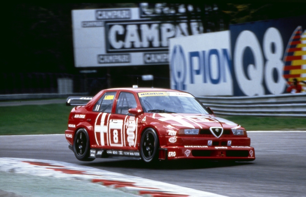 Alfa Romeo 4C – Collezione GT “Nicola Larini”: un tributo alla leggenda del DTM Alfa Romeo 4C – Collezione GT “Nicola Larini”: un tributo alla leggenda del DTM