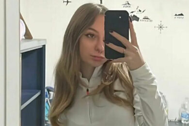 Bergamo, il killer di Sara aveva appuntamento con l’amica. Lei lo sorprende a casa sua, lite e 11 colpi di forbice