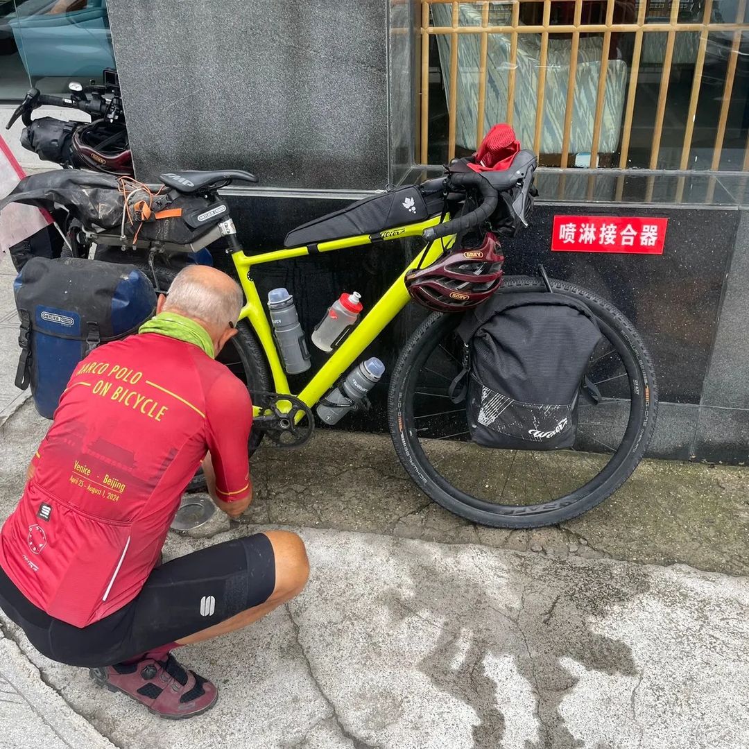 La Via della Seta in bicicletta: da Venezia a Pechino in soli 100 giorni, la grande impresa di un ciclista 63enne La Via della Seta in bicicletta: da Venezia a Pechino in soli 100 giorni, la grande impresa di un ciclista 63enne
