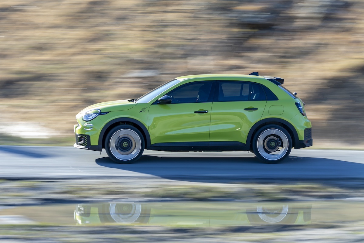 Abarth nuova 600e: specifiche, design e prestazioni della Hot Hatch Elettrica da 280 CV Abarth nuova 600e: specifiche, design e prestazioni della Hot Hatch Elettrica da 280 CV