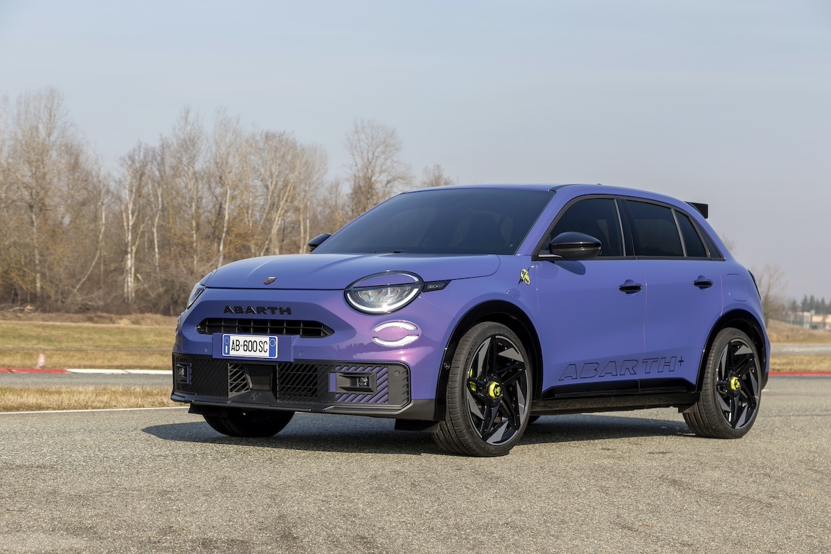 Abarth nuova 600e: specifiche, design e prestazioni della Hot Hatch Elettrica da 280 CV Abarth nuova 600e: specifiche, design e prestazioni della Hot Hatch Elettrica da 280 CV