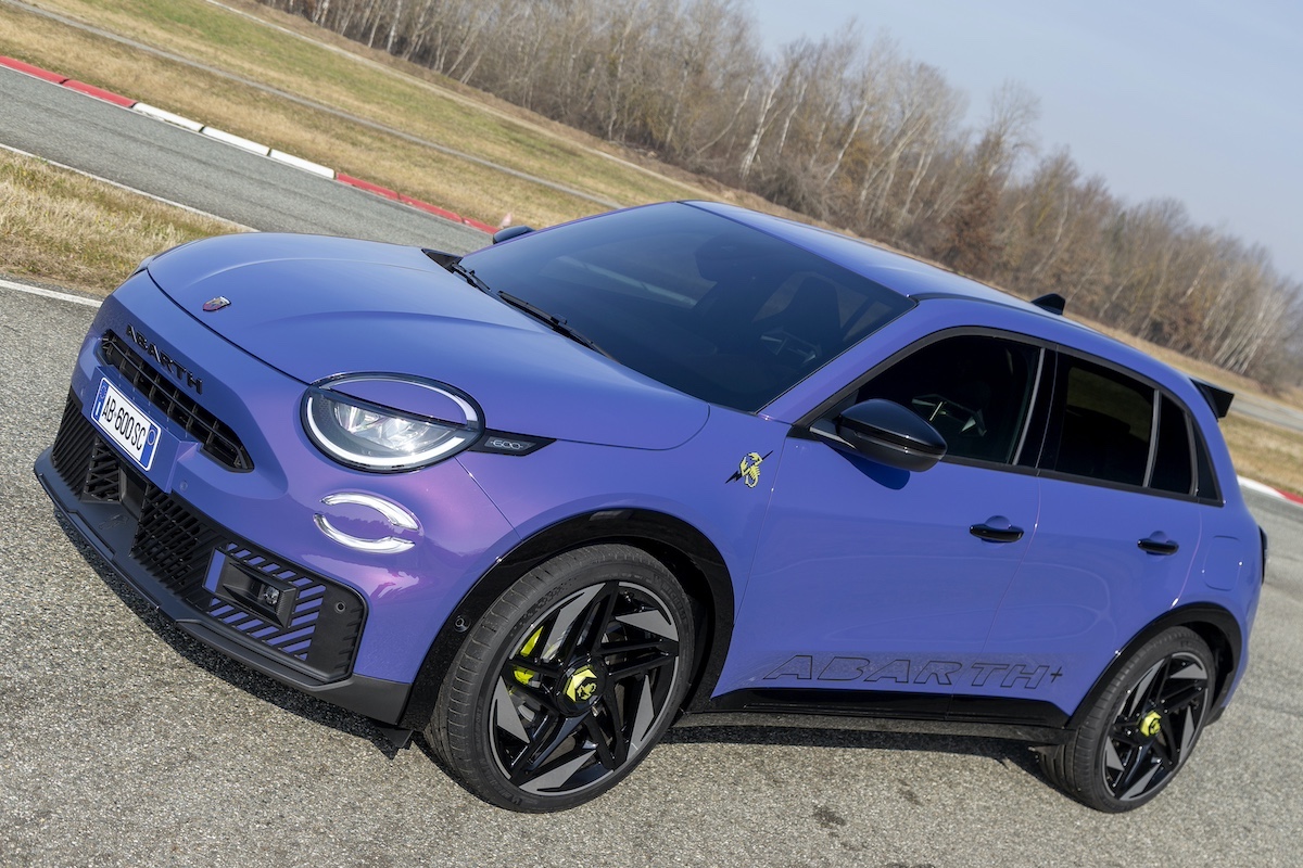 Abarth nuova 600e: specifiche, design e prestazioni della Hot Hatch Elettrica da 280 CV Abarth nuova 600e: specifiche, design e prestazioni della Hot Hatch Elettrica da 280 CV