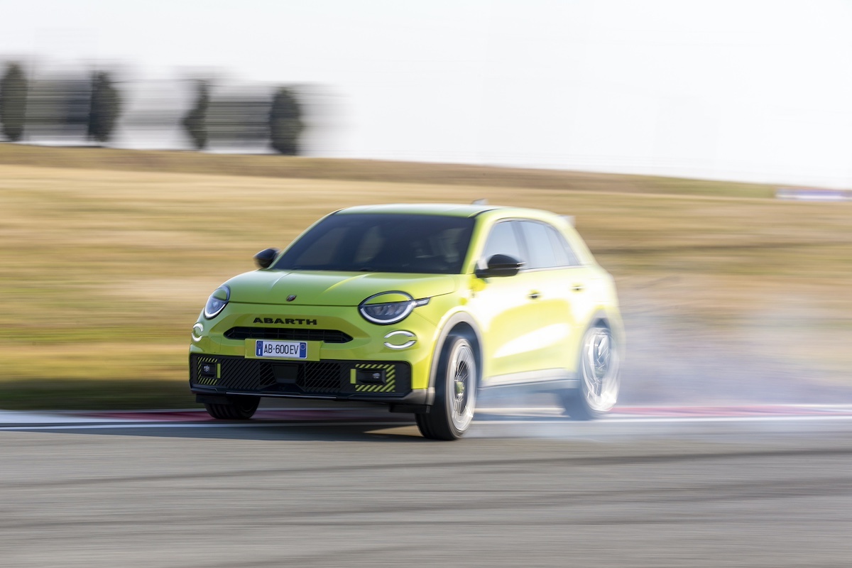 Abarth nuova 600e: specifiche, design e prestazioni della Hot Hatch Elettrica da 280 CV Abarth nuova 600e: specifiche, design e prestazioni della Hot Hatch Elettrica da 280 CV