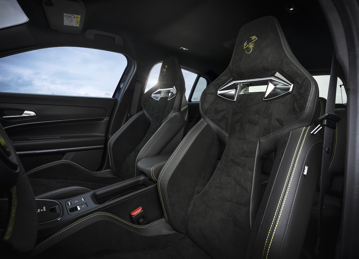Abarth nuova 600e: specifiche, design e prestazioni della Hot Hatch Elettrica da 280 CV Abarth nuova 600e: specifiche, design e prestazioni della Hot Hatch Elettrica da 280 CV