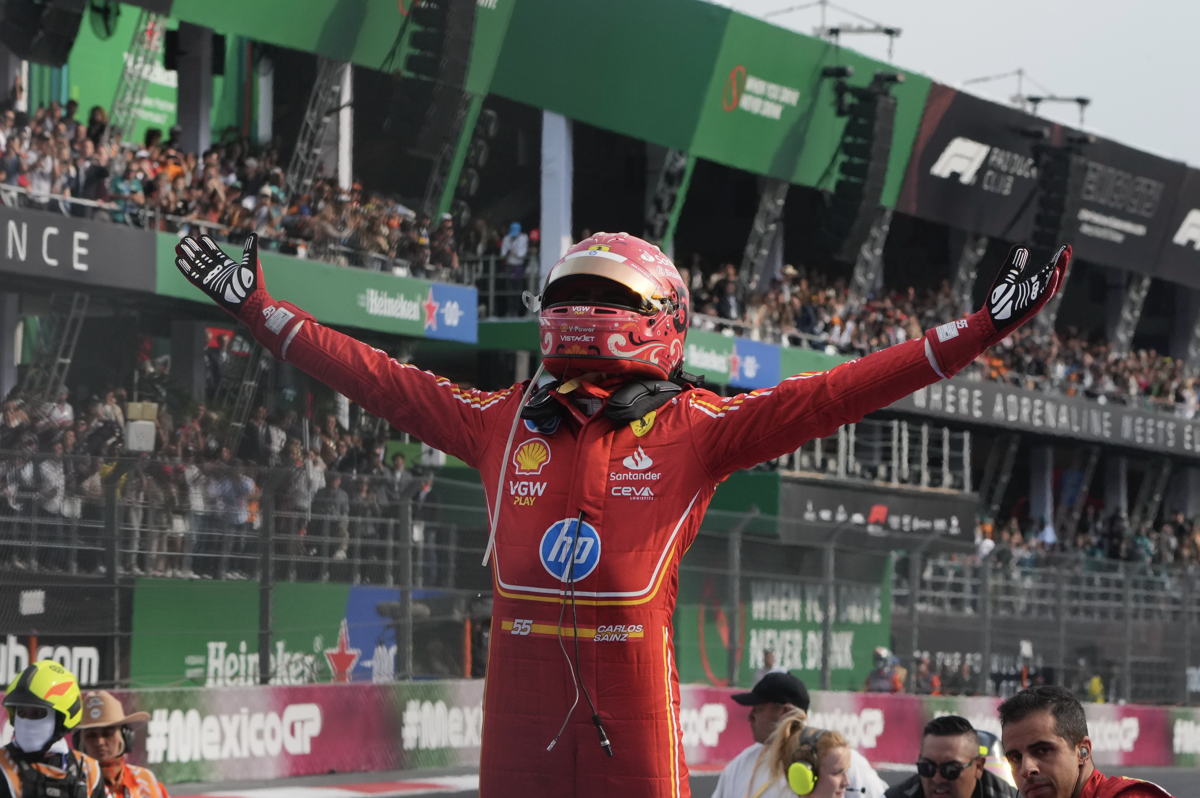 Via Sainz, dentro Hamilton. La scelta (sbagliata?) della Ferrari Via Sainz, dentro Hamilton. La scelta (sbagliata?) della Ferrari