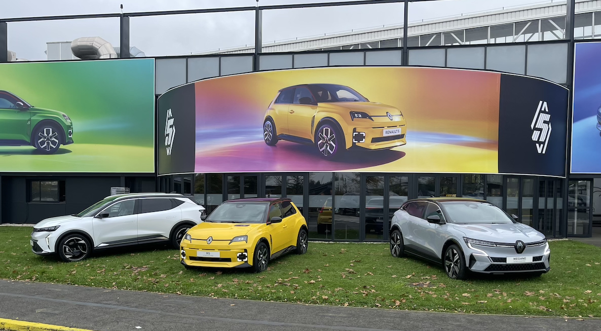 Luca de Meo CEO di Renault presenta le strategie Ampere per la mobilità elettrica in Europa Luca de Meo CEO di Renault presenta le strategie Ampere per la mobilità elettrica in Europa