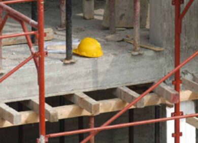 Incidenti sul lavoro: operaio muore sepolto in uno scavo