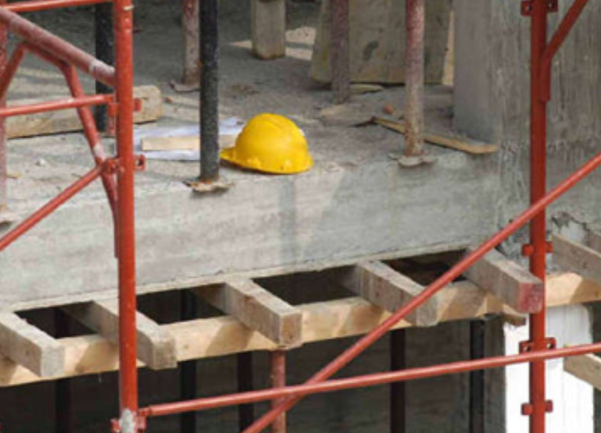 Incidenti sul lavoro: operaio muore sepolto in uno scavo Incidenti sul lavoro: operaio muore sepolto in uno scavo