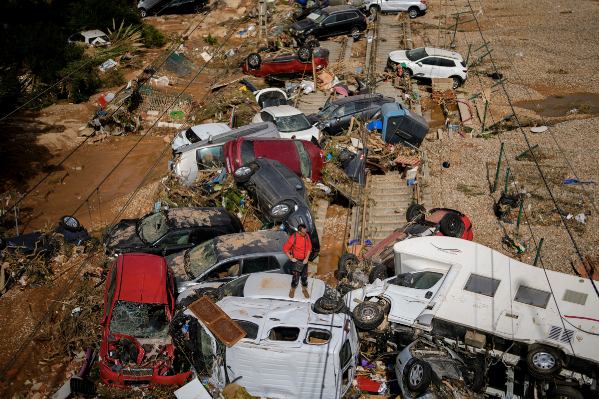 Il mondo dello sport reagisce alla tragedia di Valencia Il mondo dello sport reagisce alla tragedia di Valencia
