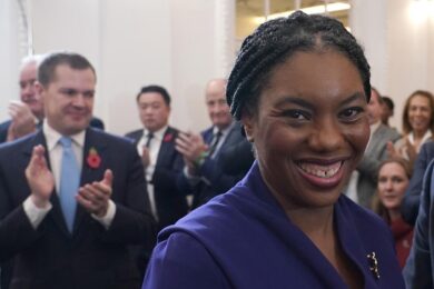 Kemi Badenoch, chi è la nuova leader tory: lady di ferro di origine nigeriana. Rivoluzione UK