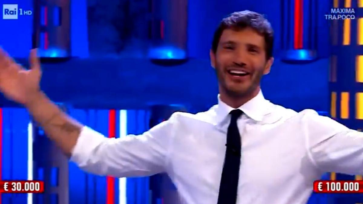 Ascolti tv record e non solo: De Martino prepara altre 2-3 show (e uno non è sulla Rai) oltre ad Affari Tuoi Ascolti tv record e non solo: De Martino prepara altre 2-3 show (e uno non è sulla Rai) oltre ad Affari Tuoi