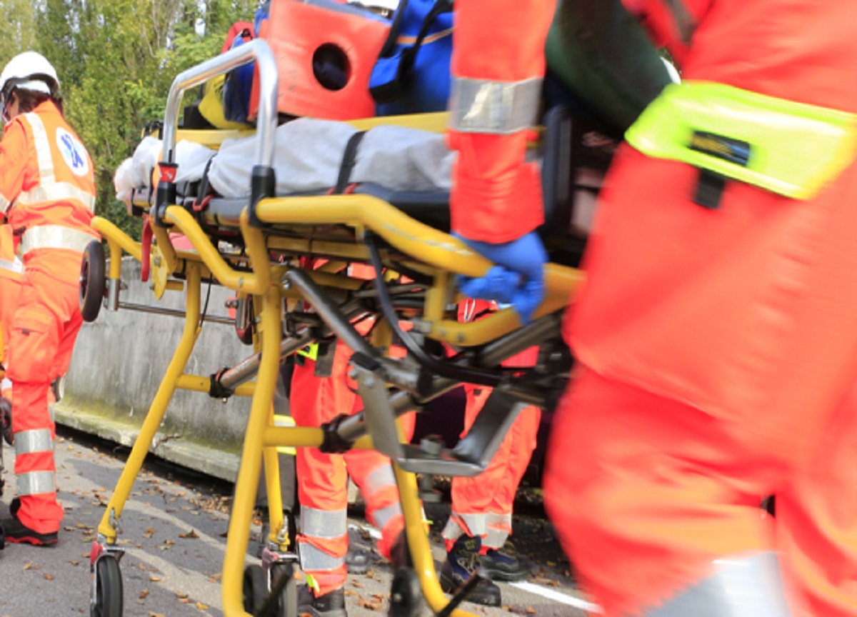 Intossicazione di massa in provincia di Bergamo: 16 lavoratori in ospedale per liquami sparsi nei campi Intossicazione di massa in provincia di Bergamo: 16 lavoratori in ospedale per liquami sparsi nei campi