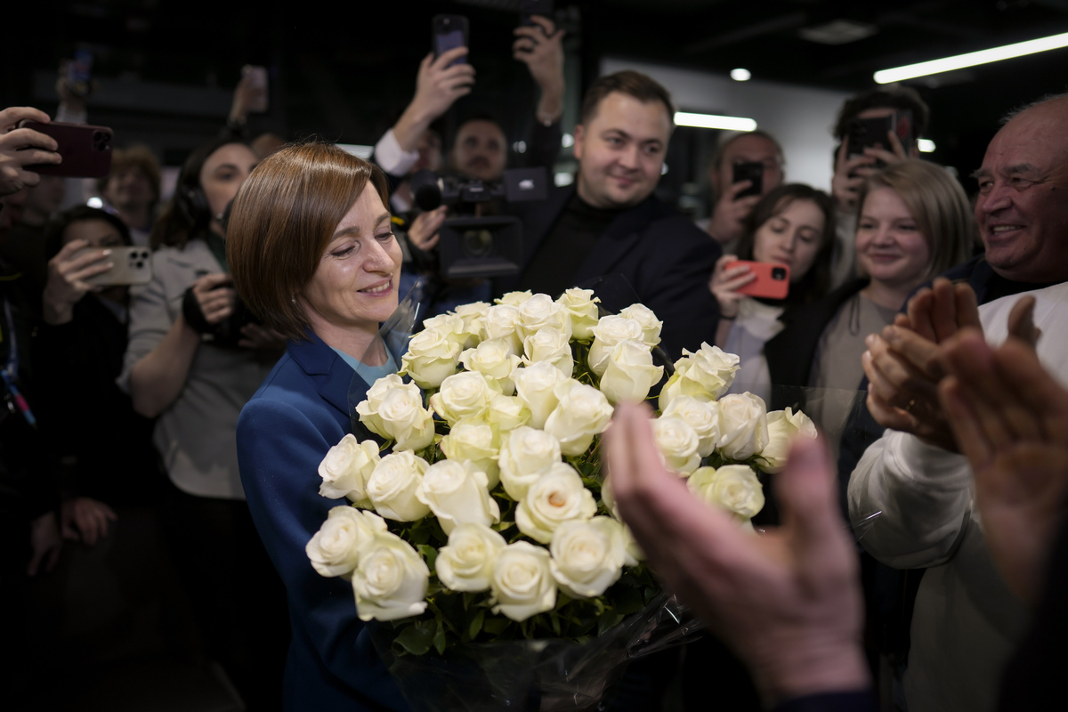 Moldova, vince l’europeista Sandu: rieletta presidente. Esulta Zelensky: “Segno di speranza per il futuro” Moldova, vince l’europeista Sandu: rieletta presidente. Esulta Zelensky: “Segno di speranza per il futuro”