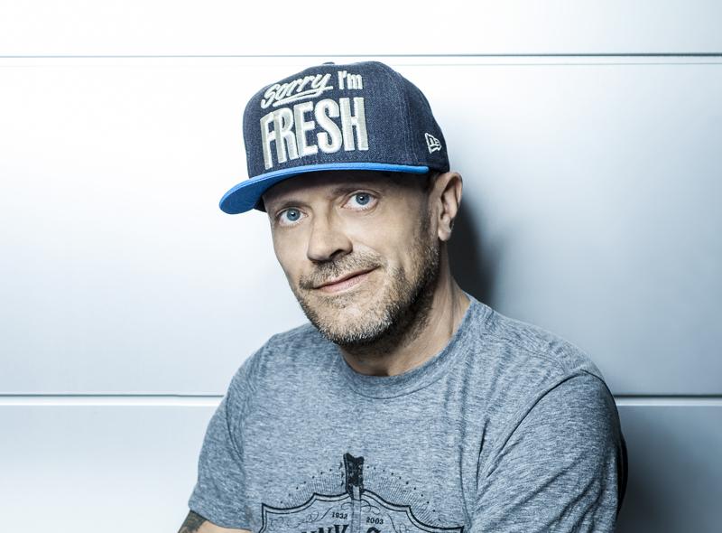 Festa di capodanno al Forum di Milano con Max Pezzali. Protagoniste le sue canzoni senza tempo Festa di capodanno al Forum di Milano con Max Pezzali. Protagoniste le sue canzoni senza tempo