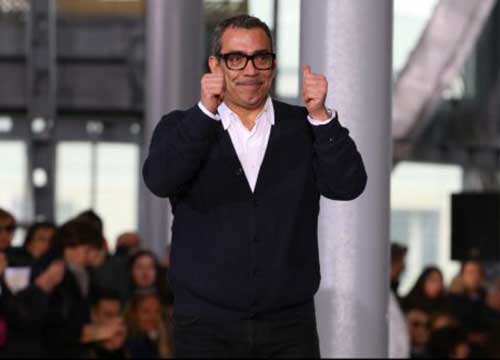 Sfilata di vip per il tributo a Raniero Gattinoni. Il dèfilè nella chiesa di San Camillo De Lellis, poi la messa in ricordo dello stilista poeta Sfilata di vip per il tributo a Raniero Gattinoni. Il dèfilè nella chiesa di San Camillo De Lellis, poi la messa in ricordo dello stilista poeta