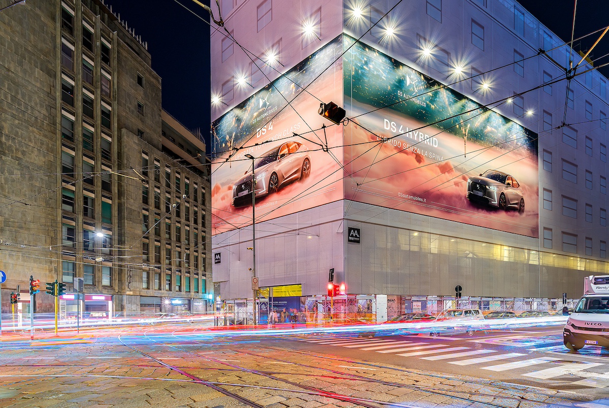 DS 4 e DS 4 Hybrid: maxi-affissione e promozione a Milano per un’esperienza di lusso sostenibile DS 4 e DS 4 Hybrid: maxi-affissione e promozione a Milano per un’esperienza di lusso sostenibile