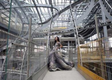 Sfilata di vip per il tributo a Raniero Gattinoni. Il dèfilè nella chiesa di San Camillo De Lellis, poi la messa in ricordo dello stilista poeta