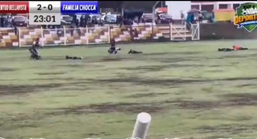 Perù: fulmine colpisce ed uccide un calciatore | video Perù: fulmine colpisce ed uccide un calciatore | video