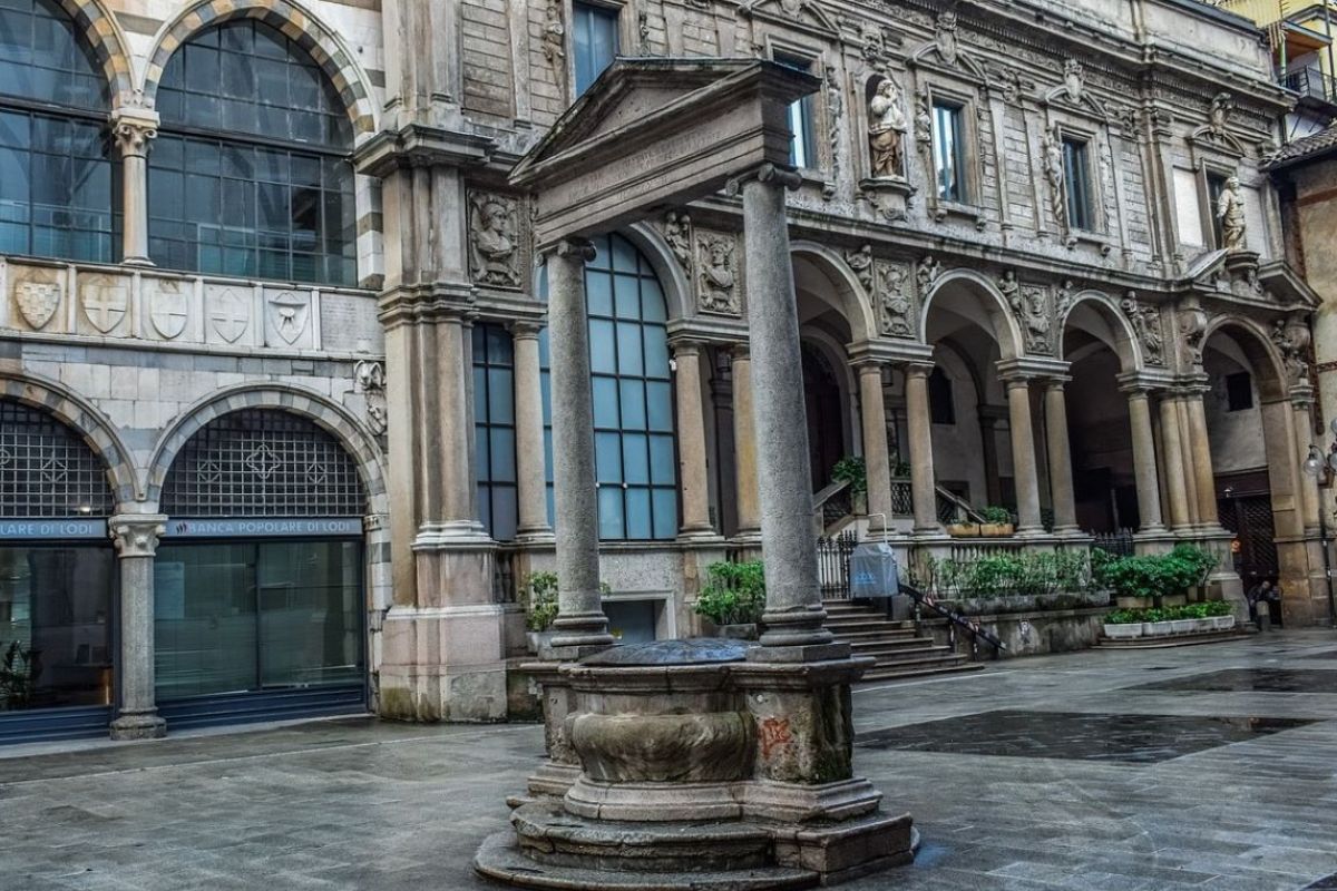 Milano, il Palazzo della Ragione passa alla Camera di Commercio: mandato trentennale per riqualificare lo storico edificio Milano, il Palazzo della Ragione passa alla Camera di Commercio: mandato trentennale per riqualificare lo storico edificio