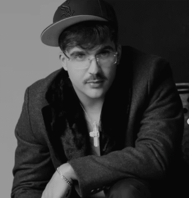 Geolier, la “moda rapper” fa il botto: oltre 1,8 milioni di ricavi per il suo marchio di abbigliamento Golden Boys