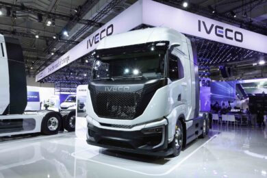 Iveco, calano i ricavi ma fa comunque meglio di Stellantis: confermati gli obiettivi finanziari per il 2024