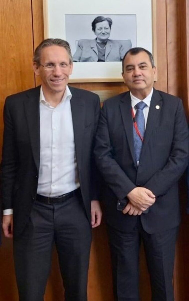 Scholz silura Lindner e dà fiducia a Joerg Kukies: ecco chi è il nuovo ministro delle Finanze tedesco Scholz silura Lindner e dà fiducia a Joerg Kukies: ecco chi è il nuovo ministro delle Finanze tedesco