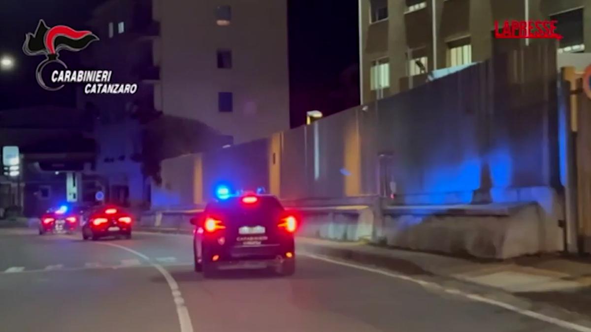 ‘Ndrangheta, colpo dei carabinieri di Catanzaro: scatta il blitz con 59 arresti ‘Ndrangheta, colpo dei carabinieri di Catanzaro: scatta il blitz con 59 arresti