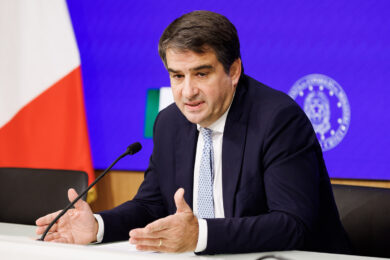 Commissione Ue, ecco perchè Fitto è blindato a Bruxelles  malgrado l’estrema Sinistra