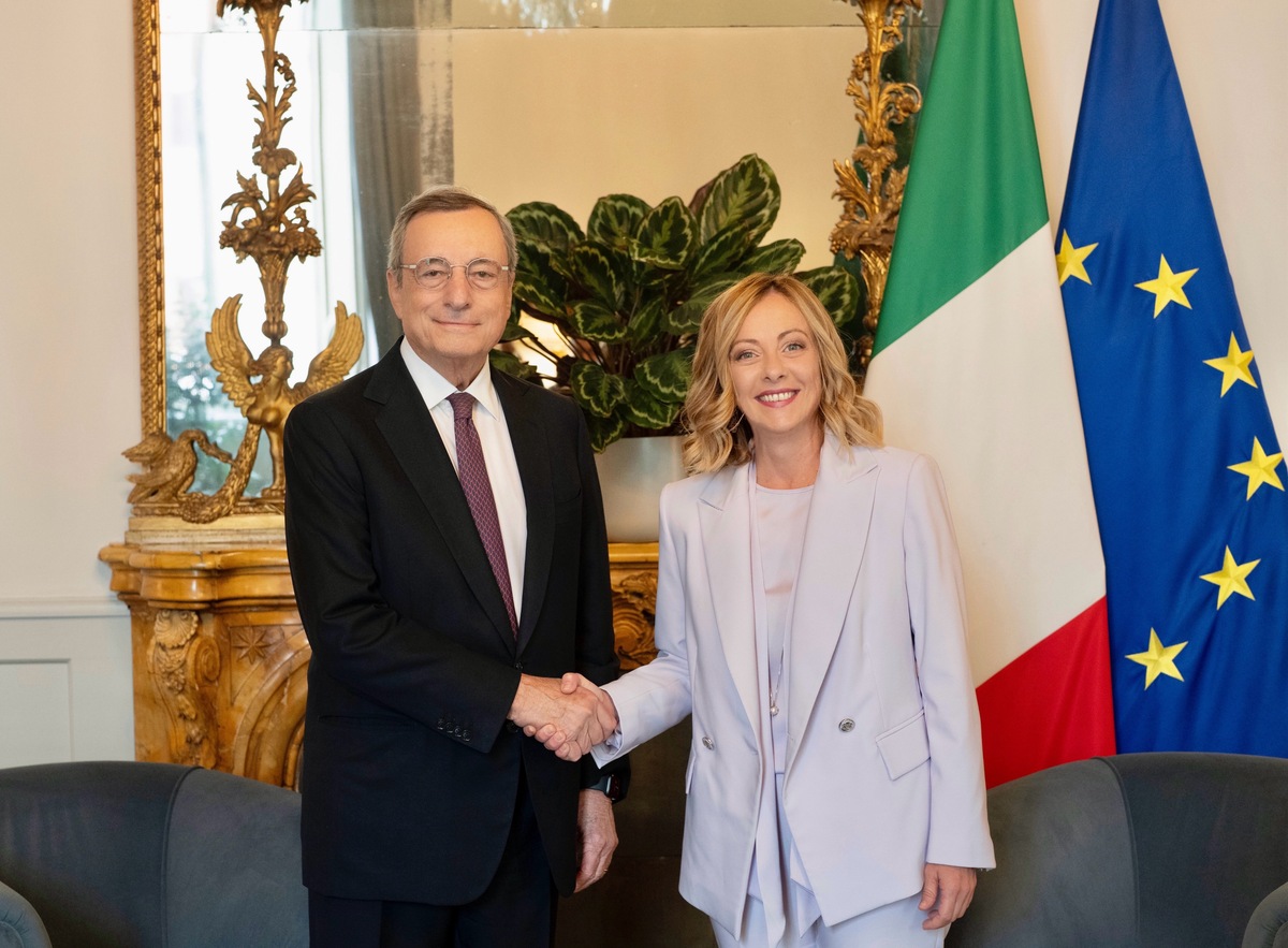 Draghi dà una sveglia all’Ue: “Bruxelles non rinvii le decisioni. Con Trump cambieranno le cose, dovremmo prenderne atto” Draghi dà una sveglia all’Ue: “Bruxelles non rinvii le decisioni. Con Trump cambieranno le cose, dovremmo prenderne atto”