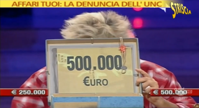 Striscia la Notizia compie 36 anni: i casi più eclatanti della storia del tg satirico di Antonio Ricci