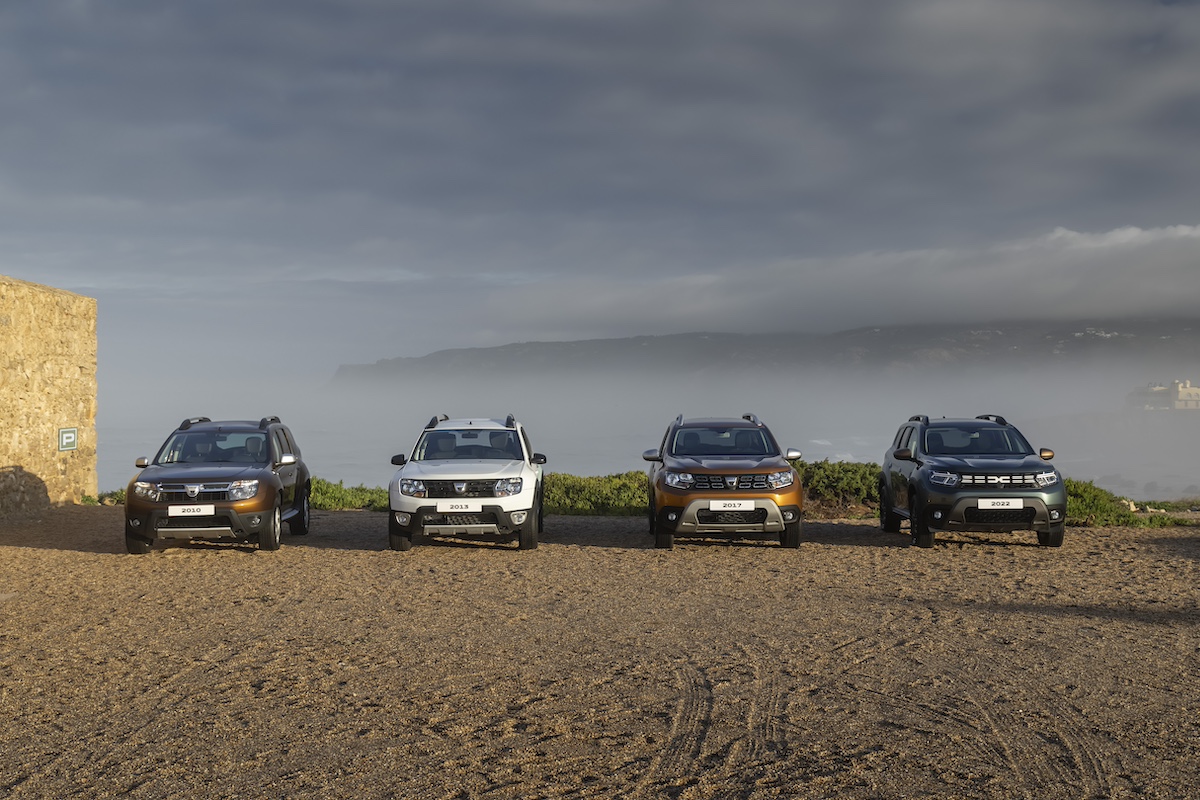 Dacia: dalla filosofia low-cost al value for money, l’evoluzione dei modelli più iconici Dacia: dalla filosofia low-cost al value for money, l’evoluzione dei modelli più iconici