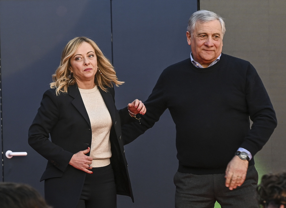 Regione Lazio: scende il gelo tra Forza Italia e Fratelli d’Italia. Trancassini sbatte la porta in faccia, la replica: “Non temiamo le minacce” Regione Lazio: scende il gelo tra Forza Italia e Fratelli d’Italia. Trancassini sbatte la porta in faccia, la replica: “Non temiamo le minacce”