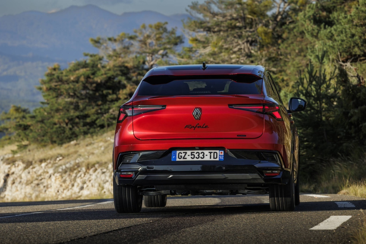 Renault  nuova Rafale E-Tech 4×4: SUV Ibrido da 300 CV con 1000 km di Autonomia