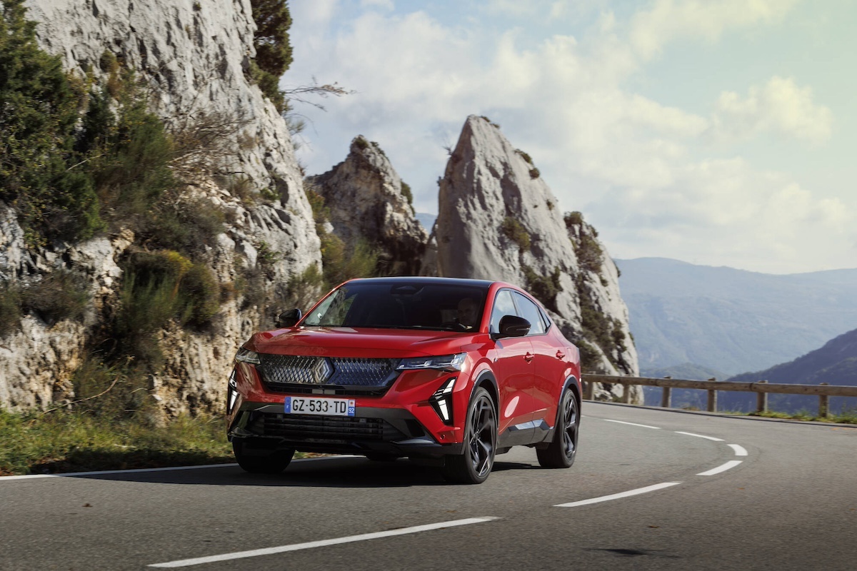 Renault  nuova Rafale E-Tech 4×4: SUV Ibrido da 300 CV con 1000 km di Autonomia