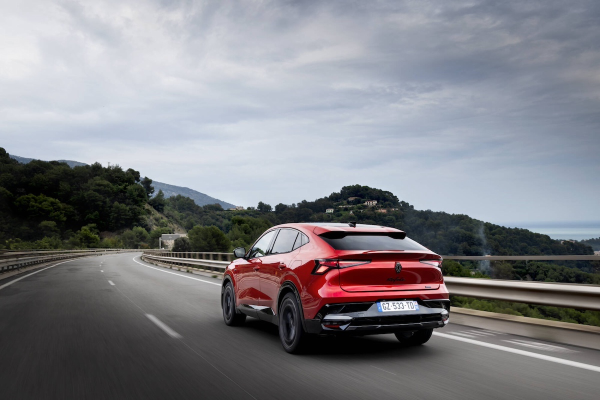 Renault  nuova Rafale E-Tech 4×4: SUV Ibrido da 300 CV con 1000 km di Autonomia
