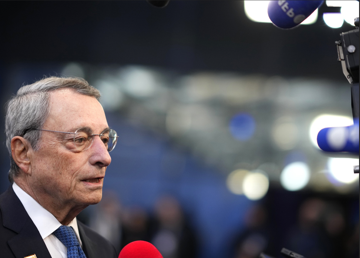 Draghi dà una sveglia all’Ue: “Bruxelles non rinvii le decisioni. Con Trump cambieranno le cose, dovremmo prenderne atto” Draghi dà una sveglia all’Ue: “Bruxelles non rinvii le decisioni. Con Trump cambieranno le cose, dovremmo prenderne atto”