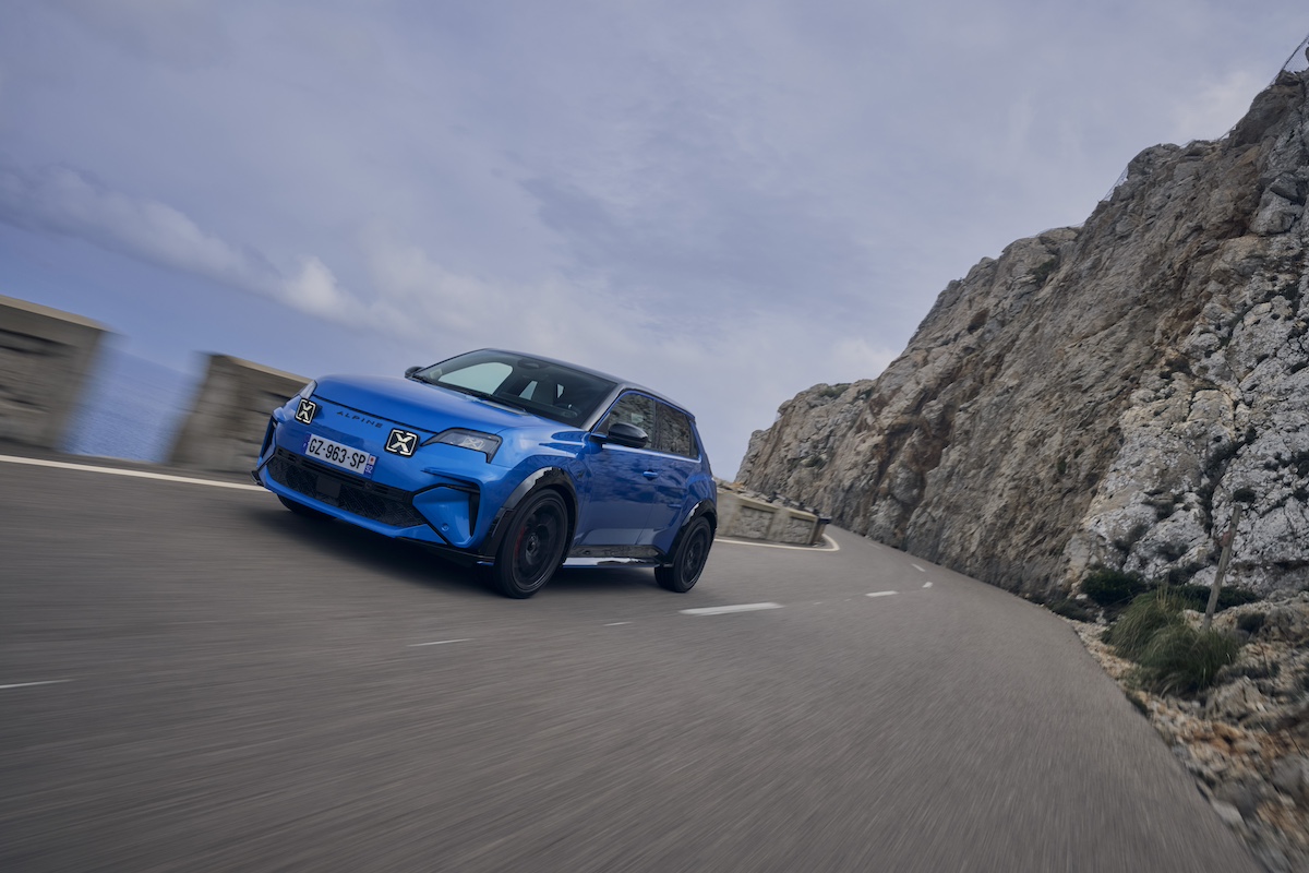 Alpine nuova A290: la hot hatch elettrica compatta che ridefinisce la sportività urbana